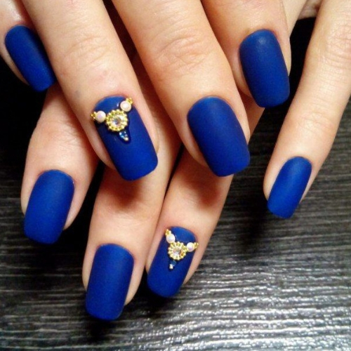 modelo unhas azuis decoradas fosco