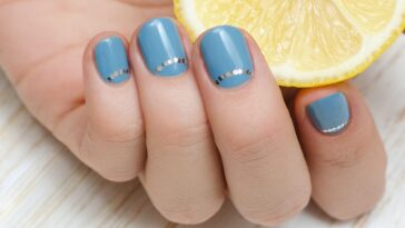 unhas com papel-alumínio