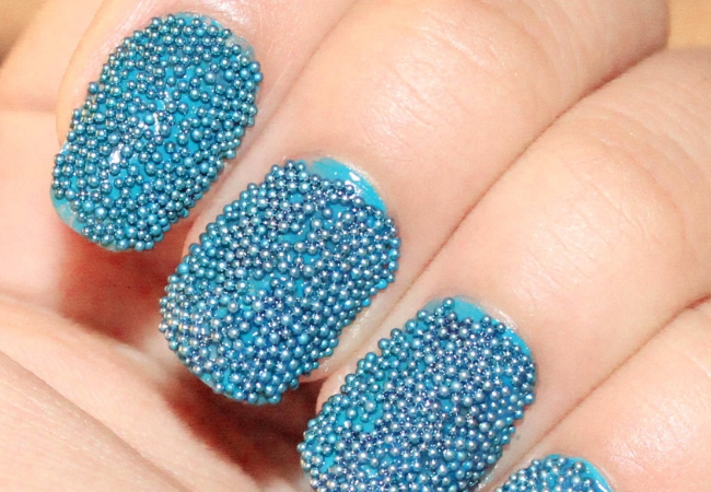 modelo unhas de caviar azul