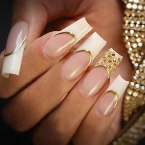 modelo unhas de noiva longas com dourado
