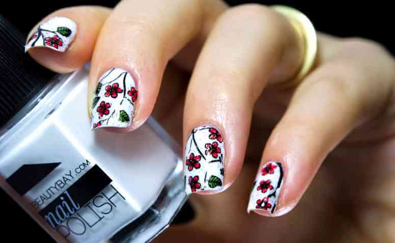 unhas-decoradas-com-flores