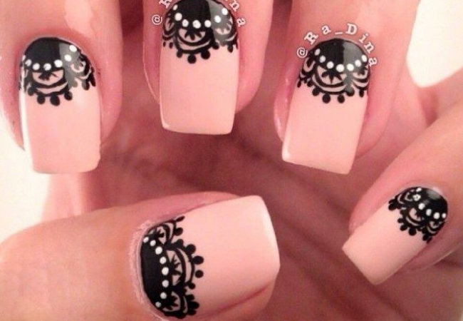 modelo unhas decoradas com renda adesivo rosa