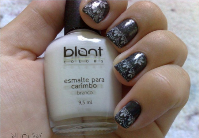 modelo unhas decoradas com renda carimbo preto