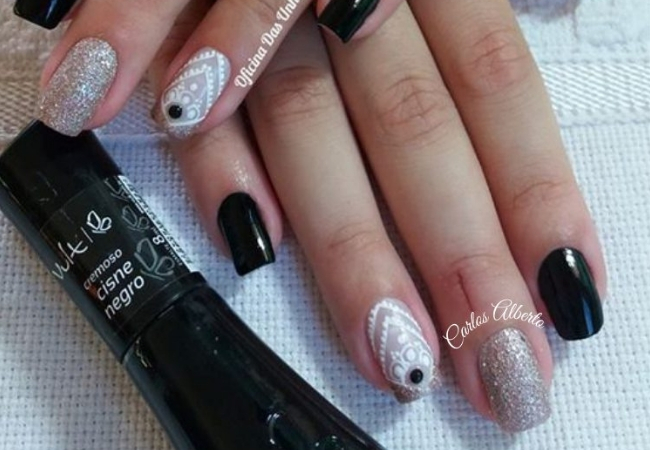 modelo unhas decoradas com renda palito preto