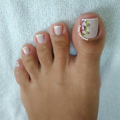 modelo unhas decoradas do pé francesinha com flor