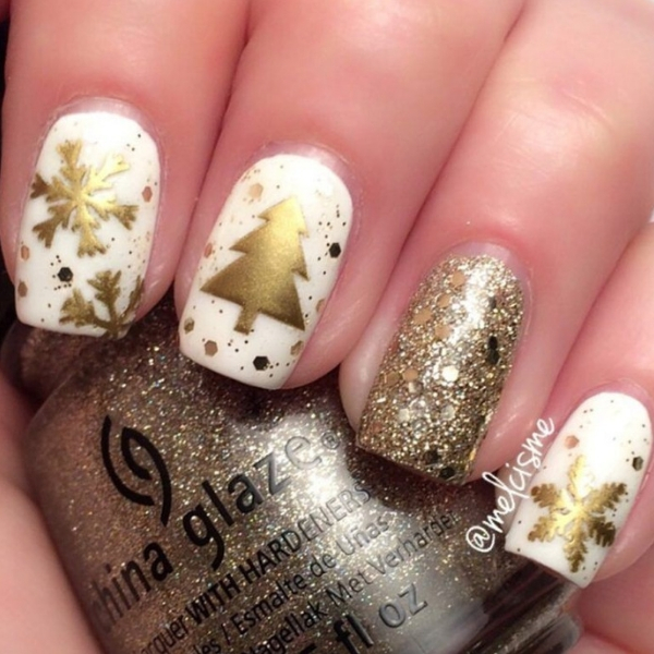 modelo unhas decoradas para o natal branco dourado