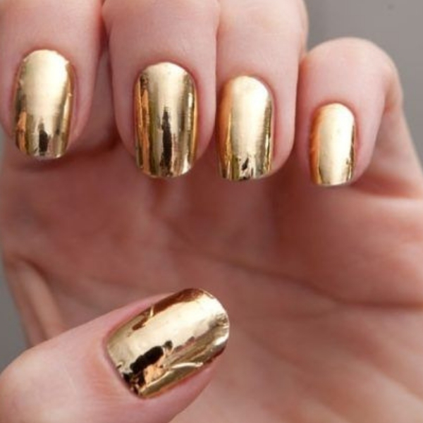 modelo unhas decoradas para o natal ouro