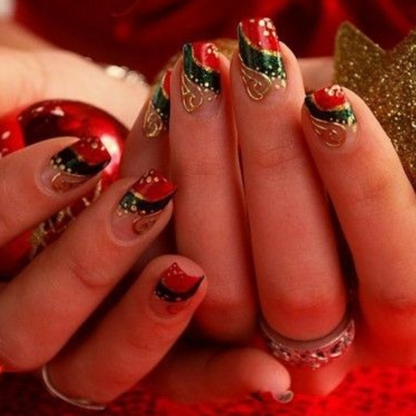 modelo unhas decoradas para o natal verde vermelho dourado