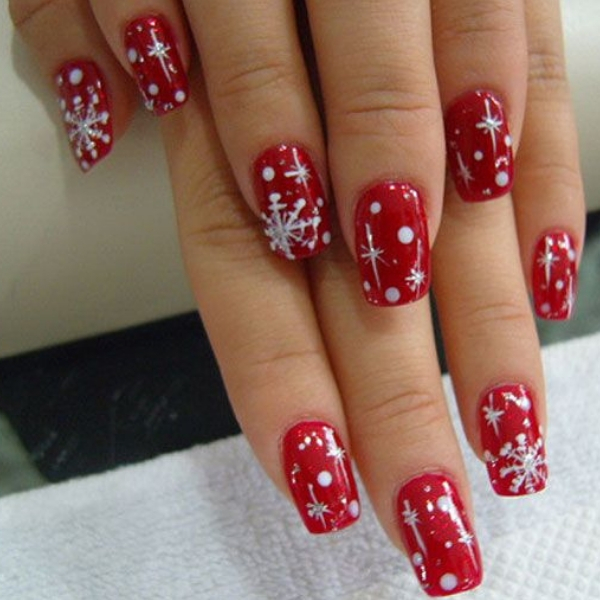 modelo unhas decoradas para o natal vermelho branco