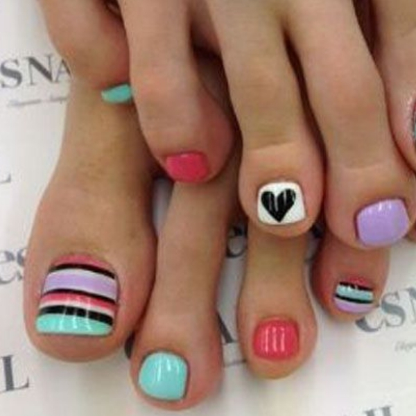ideias de unhas do pé decoradas listras coloridas