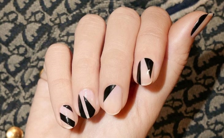 unhas geométricas com esmalte preto