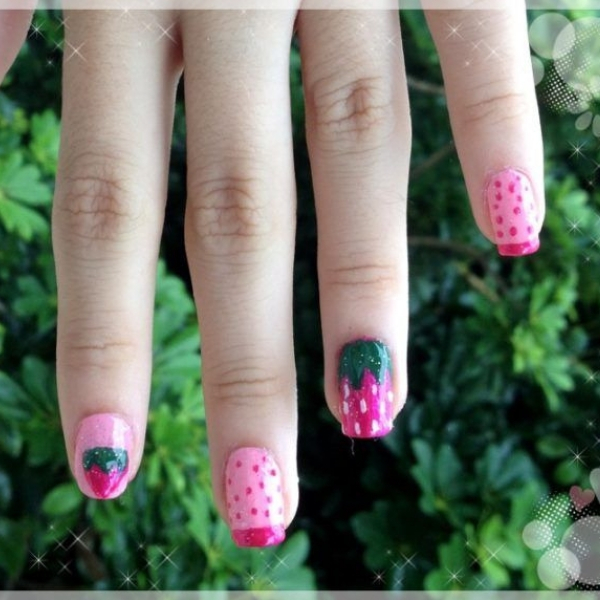 modelo unhas infantis decoradas morango