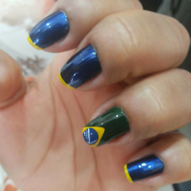 ideia de unhas para copa francesinha colorida
