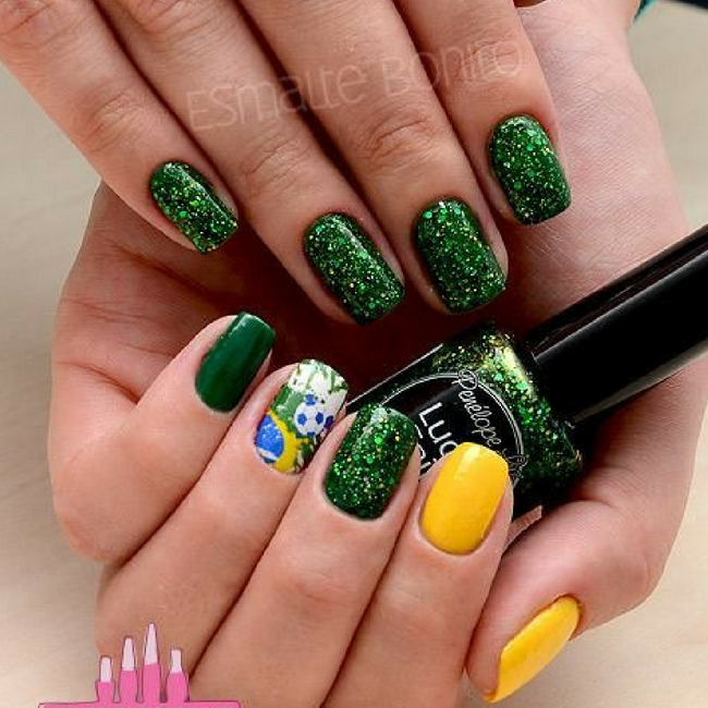 ideia de unhas para copa glitter verde