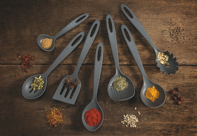 utensílios de cozinha conchas e pegadores