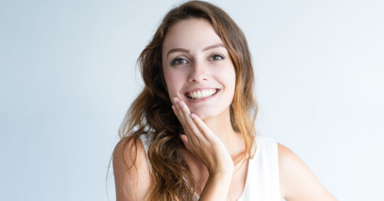 leite de rosas clareia a pele