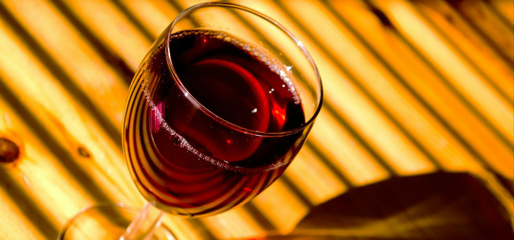 benefícios do vinho tinto