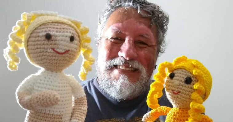 vovô com vitiligo faz bonecas