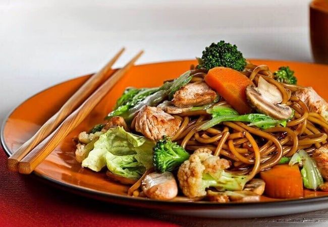 yakisoba com brócolis