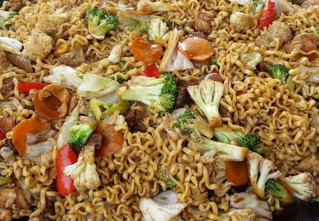 yakisoba com duas carnes